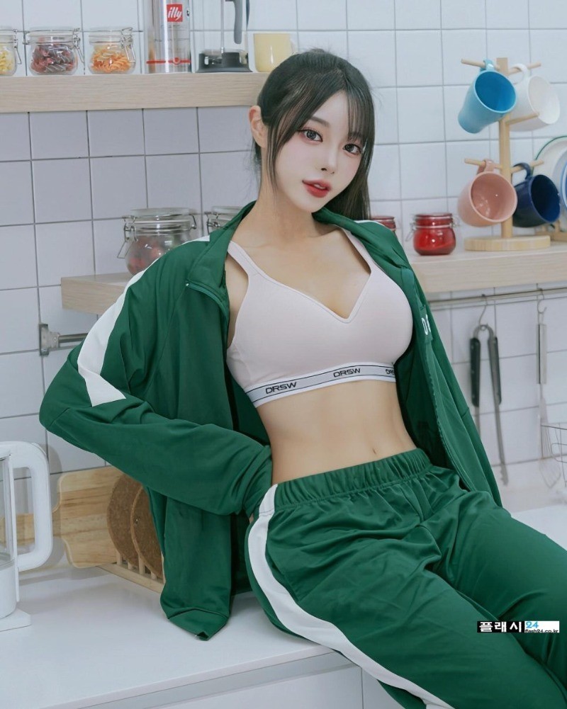 ㅇㅎ)볼륨감 넘치는 오징어게임 레이싱 모델 소희