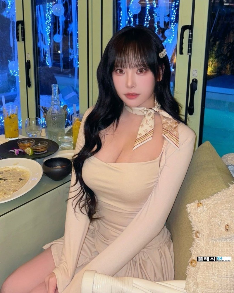 옷이 많이 흘러내린 퀸다미-5