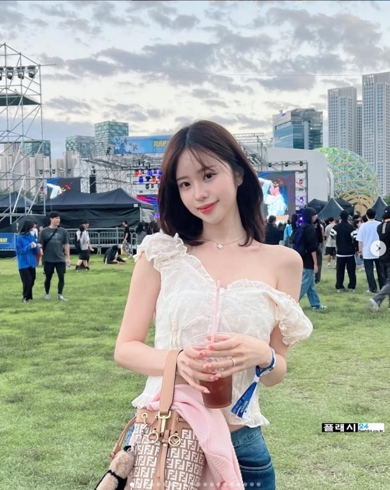 bj 뀨우 속이 비치는 수영복