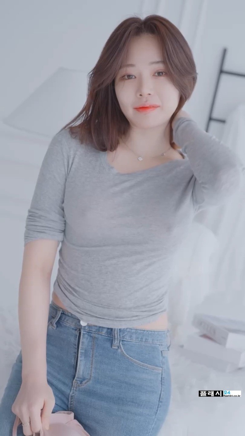 답답함을 못견디는 모델 벨라-5