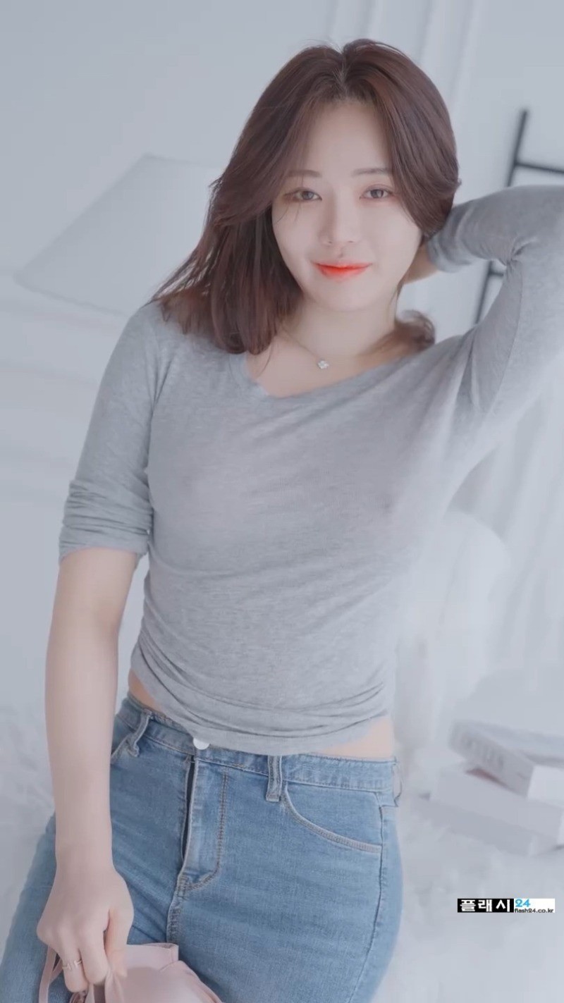 답답함을 못견디는 모델 벨라-6