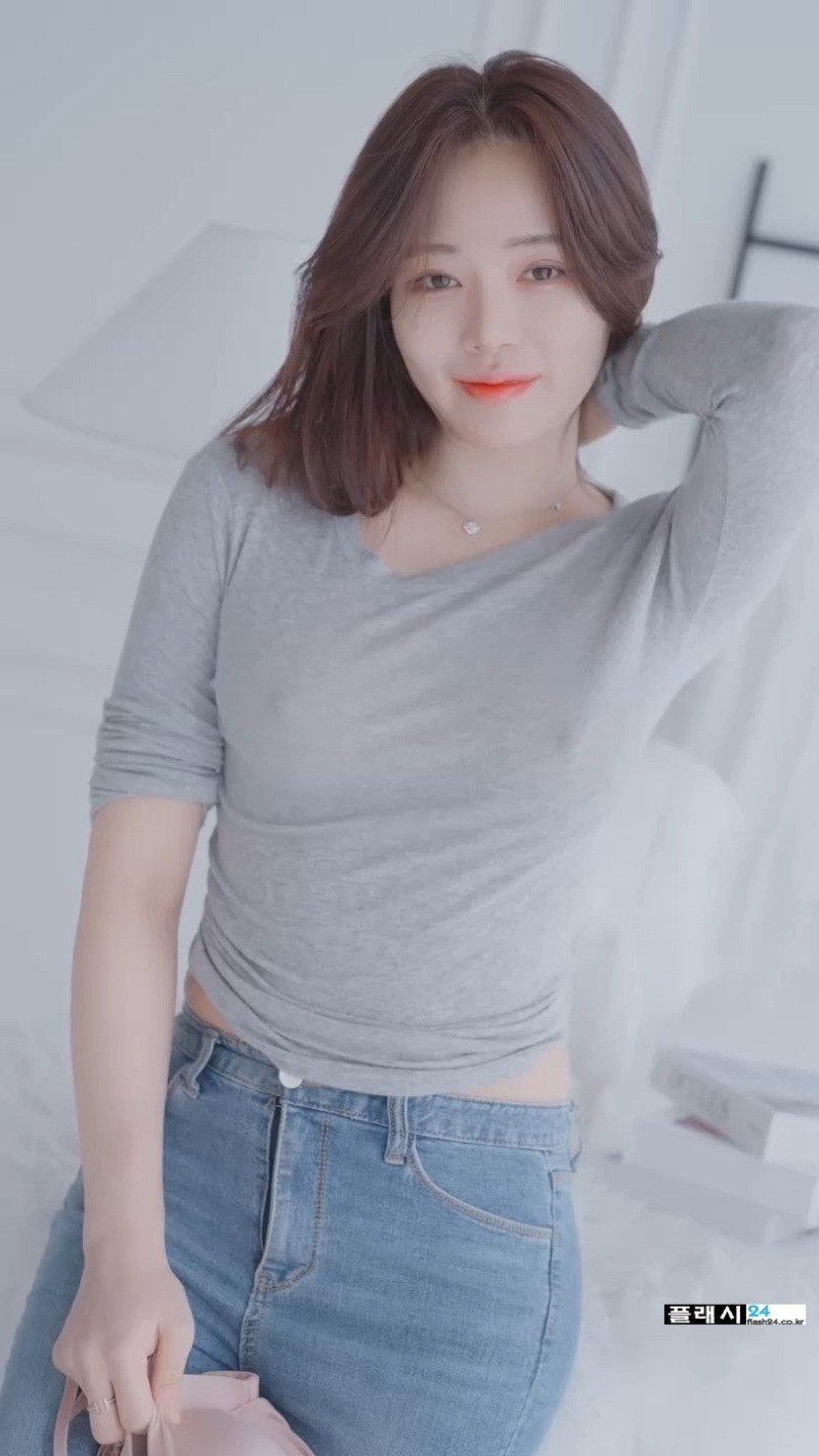 답답함을 못견디는 모델 벨라-10
