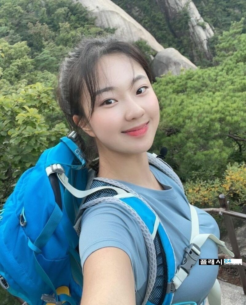 ㅇㅎ)유튜버 산 속에 백만송희 수영복 작은거 아냐-5