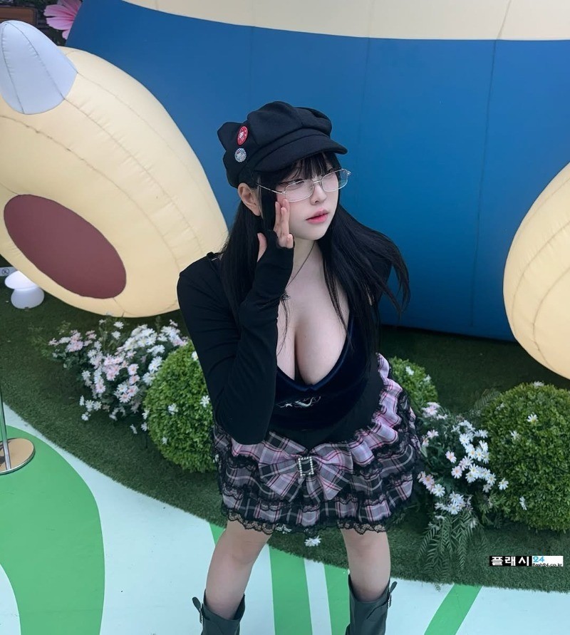 시선 사로잡는 놀이동산녀 송하나-3
