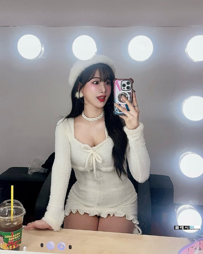 더욱 육덕진 김하나 치어리더 근황-3