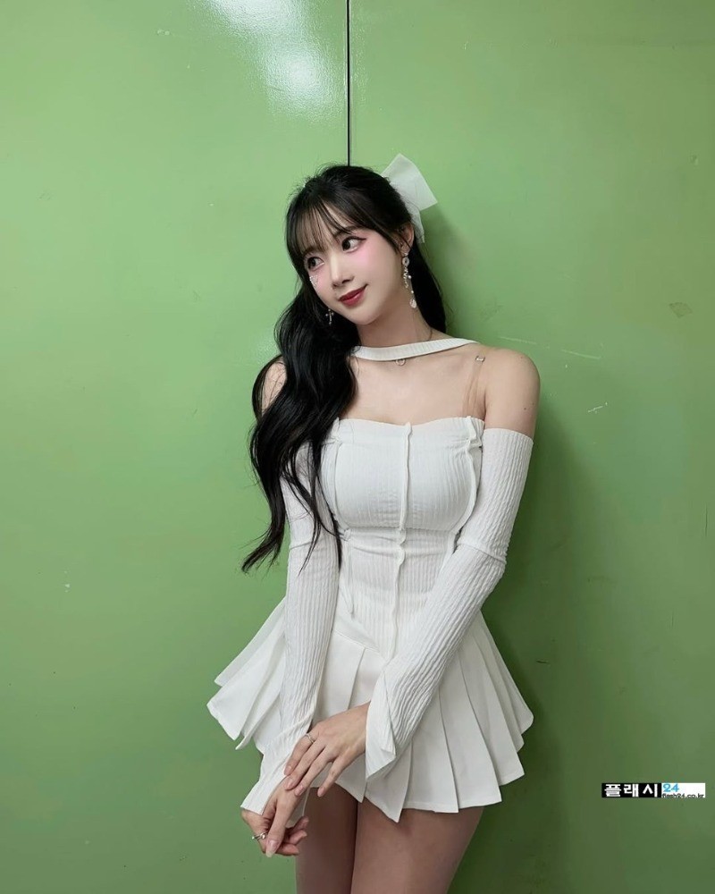 더욱 육덕진 김하나 치어리더 근황-4