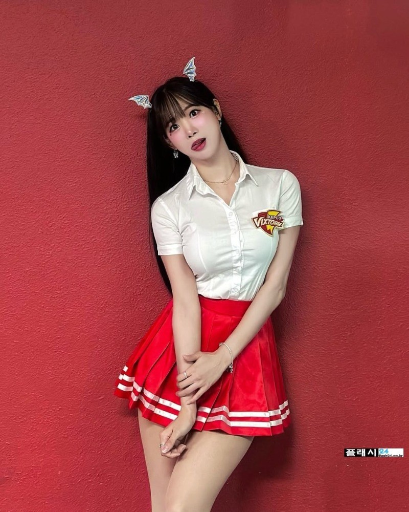 더욱 육덕진 김하나 치어리더 근황-6