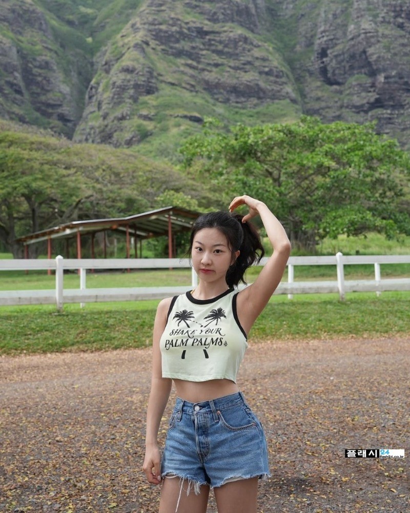 ㅇㅎ)산 속에 백만송희였어 수영복도