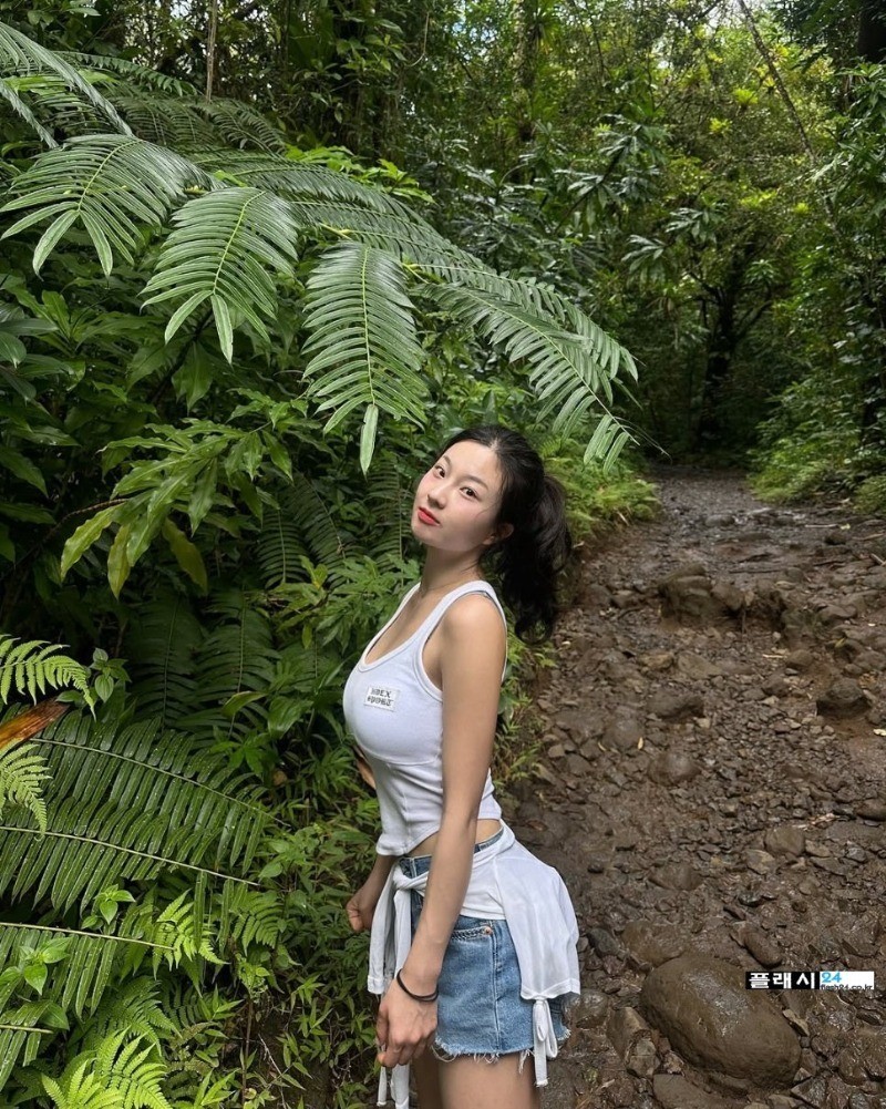 ㅇㅎ)산 속에 백만송희였어 수영복도-5