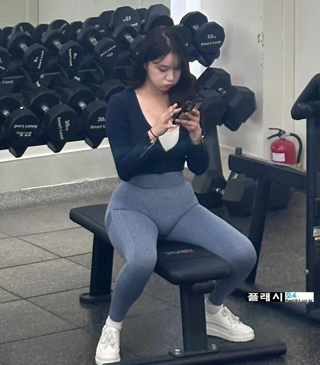 격하게 출렁이는 김현영 치어리더-7