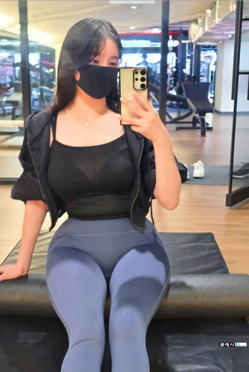 격하게 출렁이는 김현영 치어리더-10