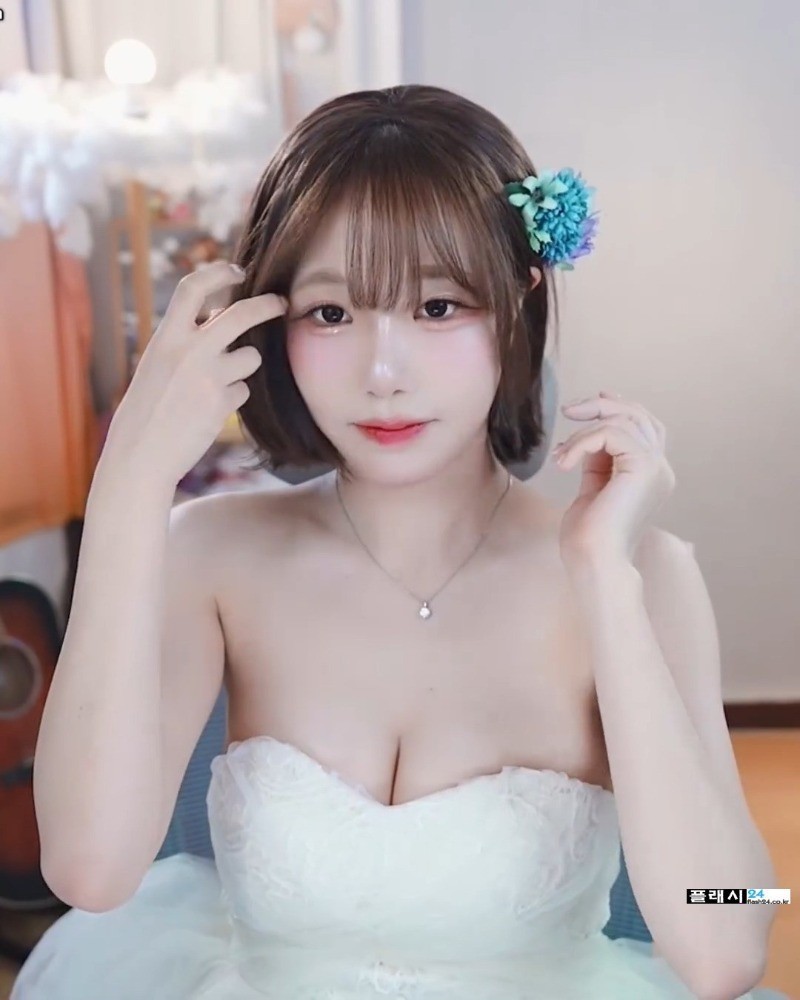 수련수련 오프솔더 흰 드레스