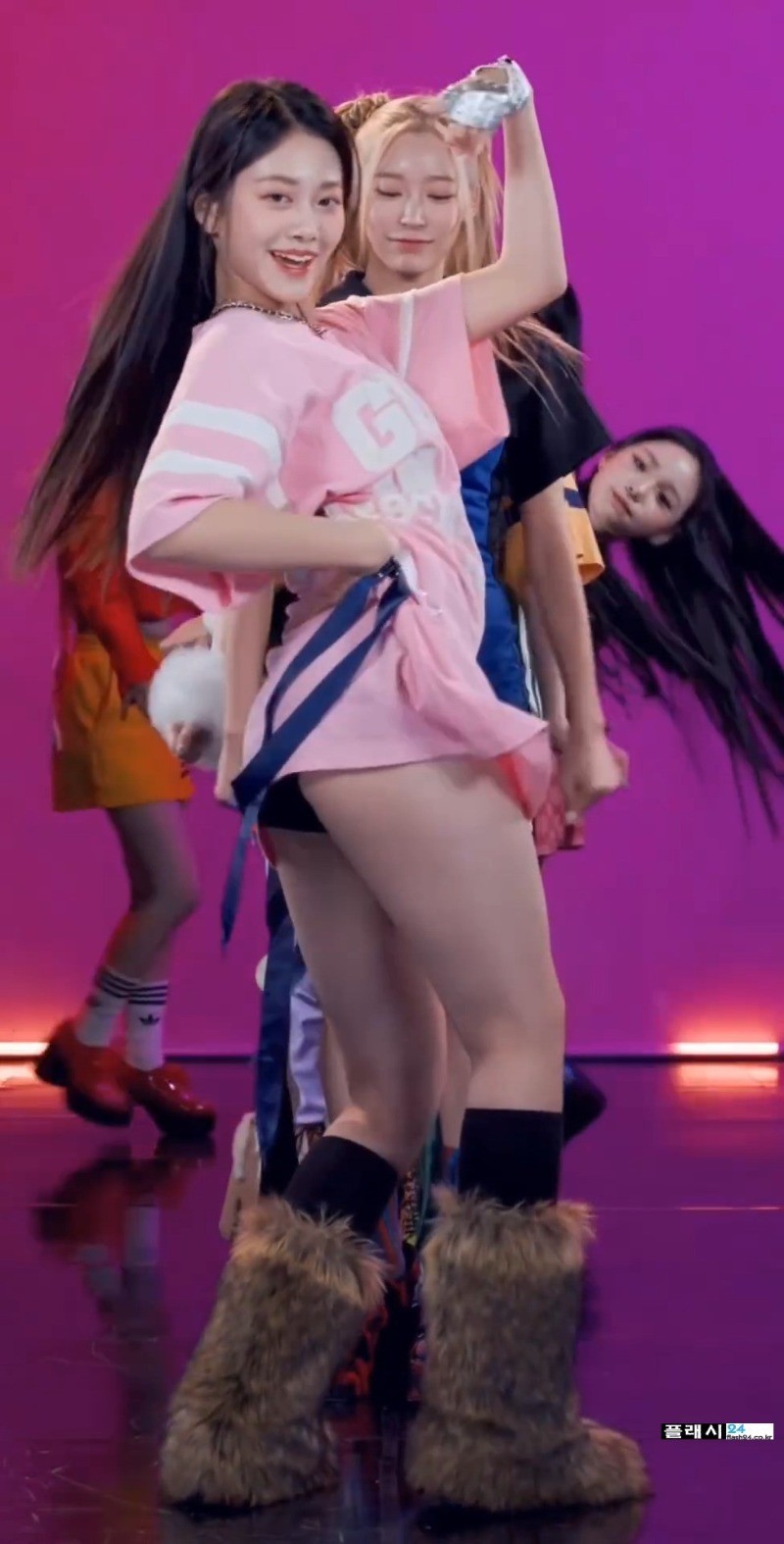 한족발 튕겨주는 클라씨 지민 옆벅지-2