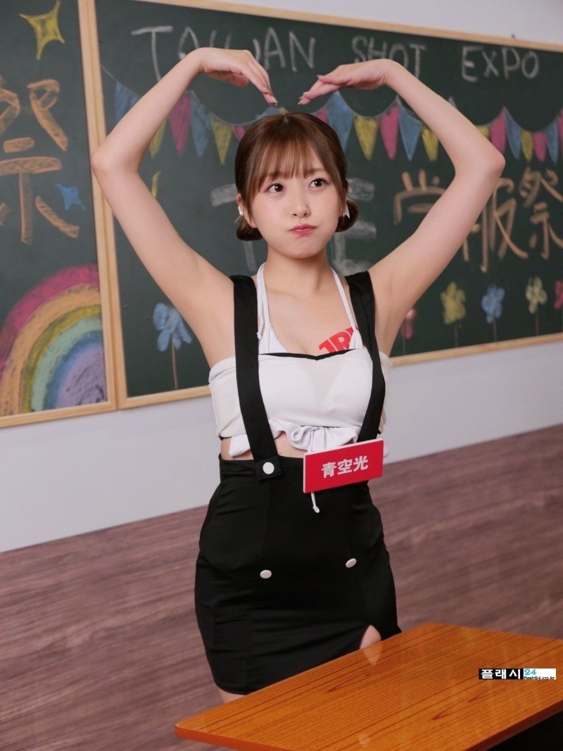 사복입은 일본 배우 아오조라 히카리-2