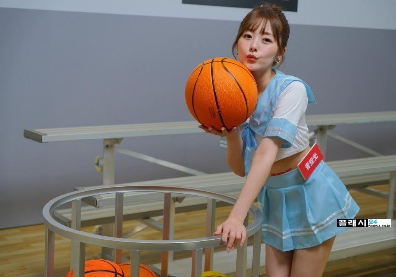 사복입은 일본 배우 아오조라 히카리-4