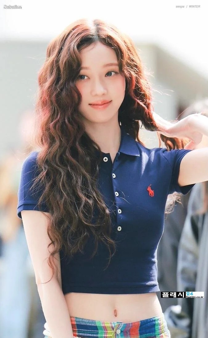 에스파 윈터 타이트한 단추 티셔츠-3