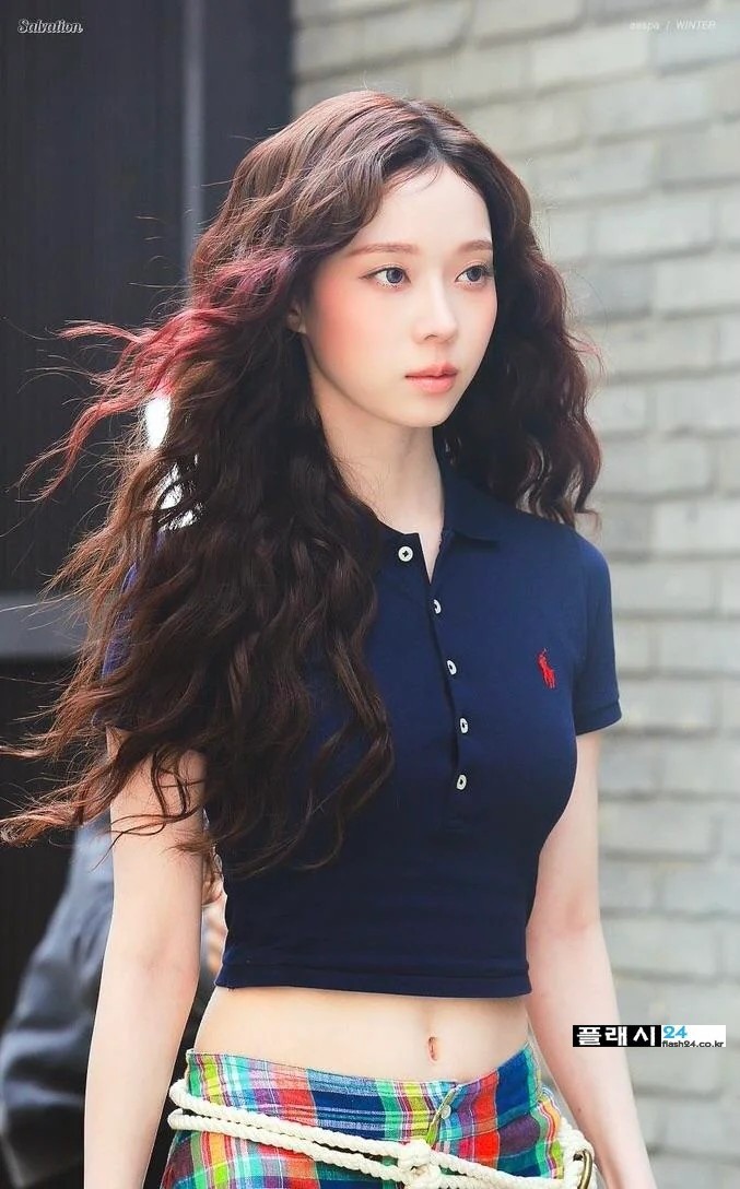 에스파 윈터 타이트한 단추 티셔츠-5