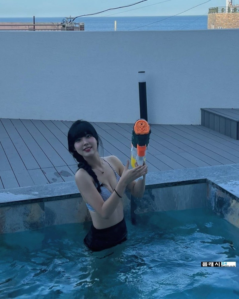 치어리더 박예은 벌써 여름 휴가-4