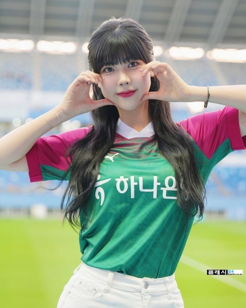 치어리더 박예은 벌써 여름 휴가-9