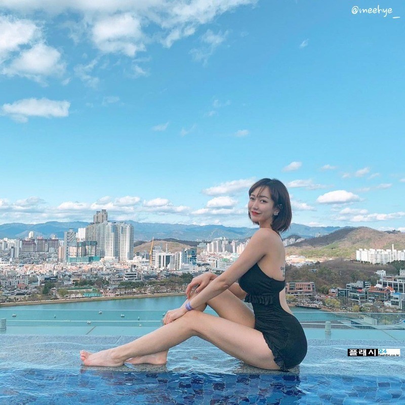 무조건 필수라는 호텔 수영장 데이트-7