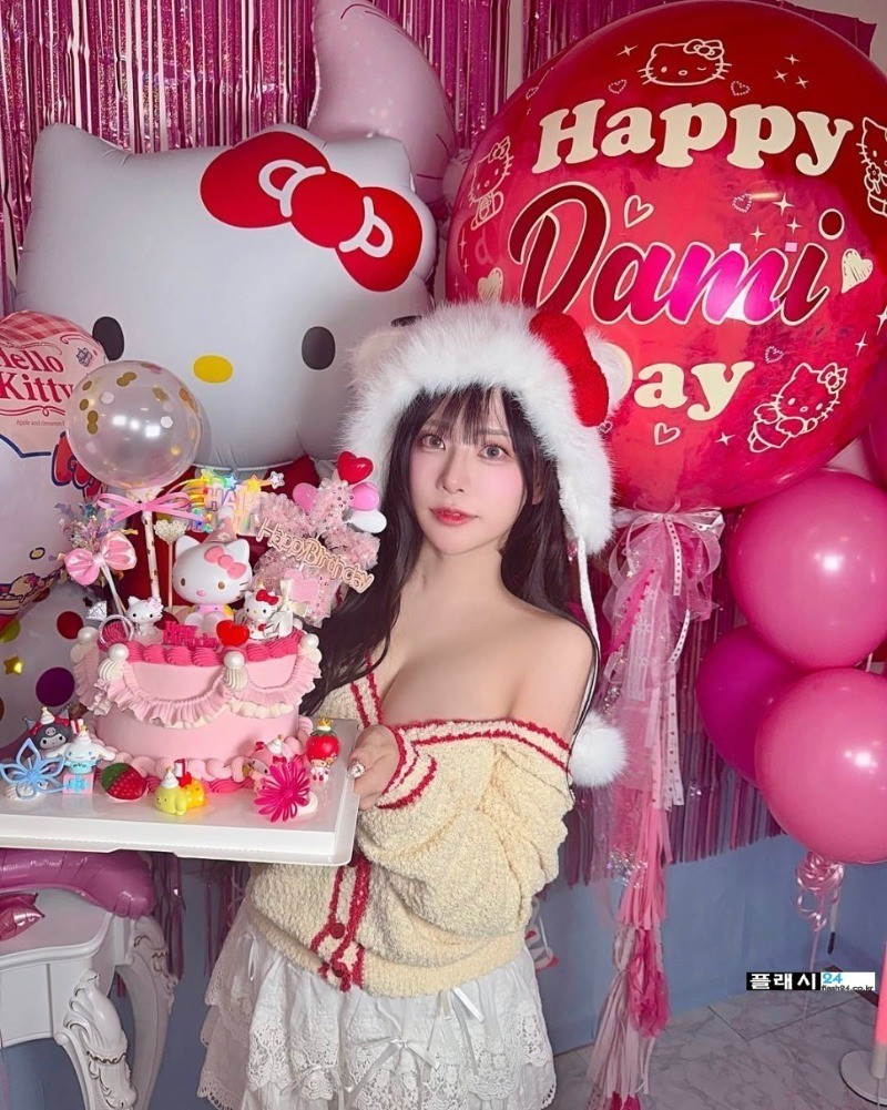 ㅇㅎ)옷이 많이 흘러내린 퀸다미