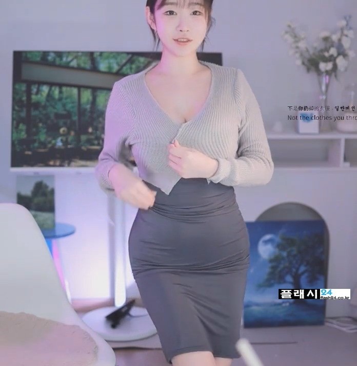 새댁 느낌의 미시룩입은 둘기얏