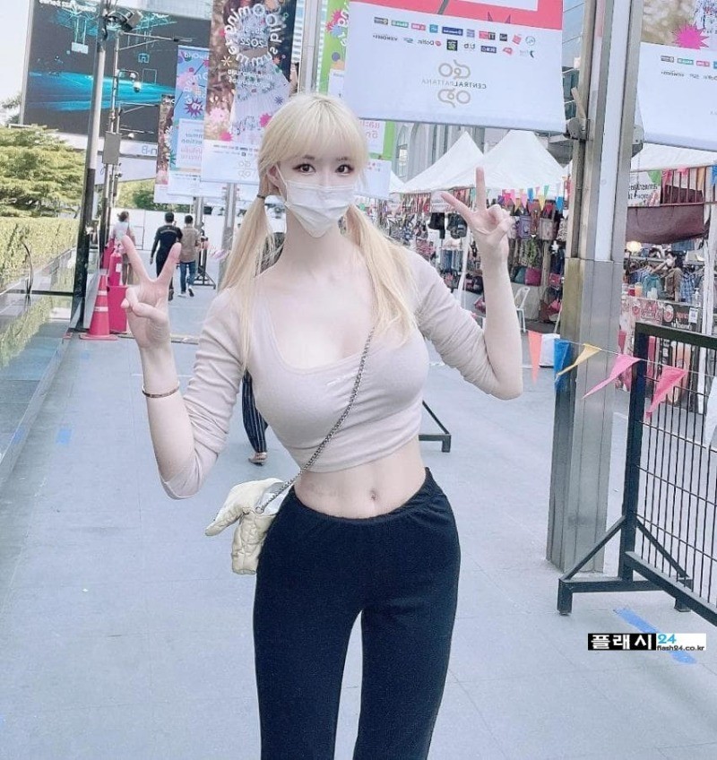 민한나 이런 의상 참 좋아하더라-7