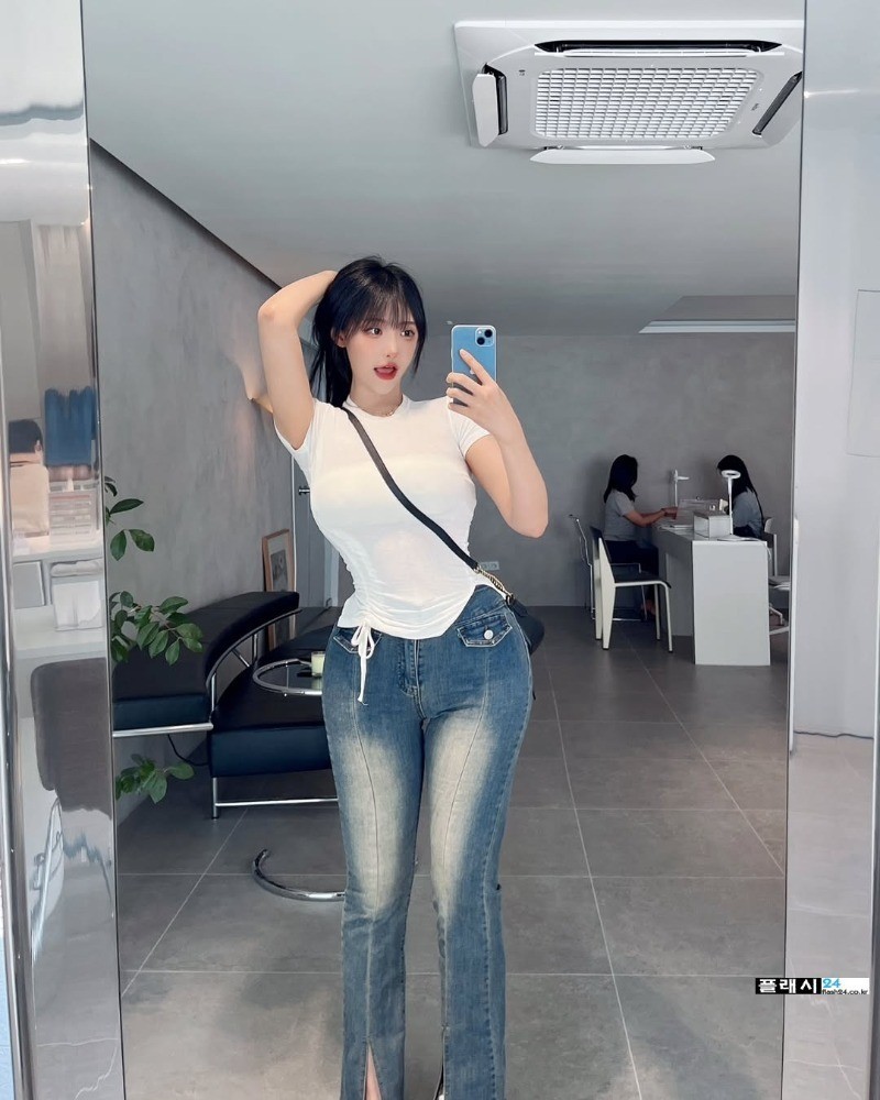예쁜 얼굴에 건강미 넘치는 하체-4