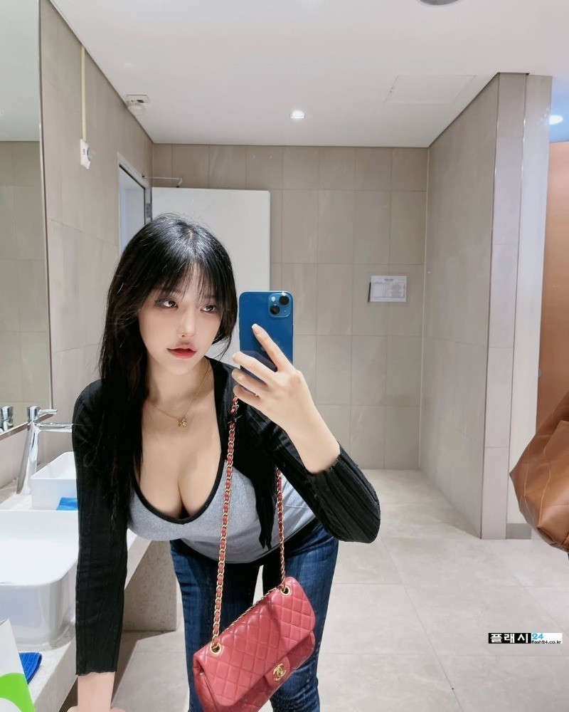 예쁜 얼굴에 건강미 넘치는 하체-10