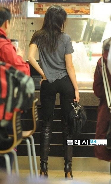 이런 뒤태는 따라 가고싶지