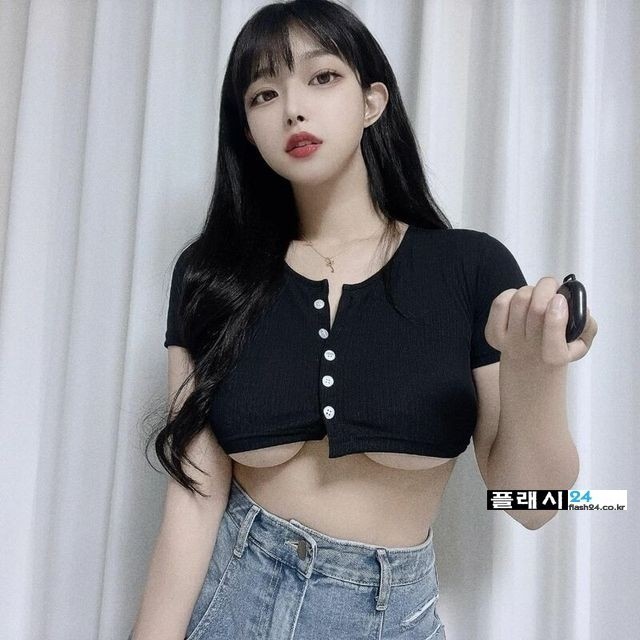 김갑주 묵직한 블랙 튜브탑