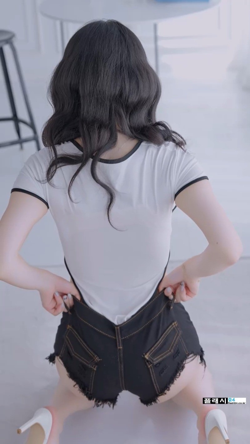 ㅇㅎ)모델 희솔 초 하이레그 모노키니 앞 뒤