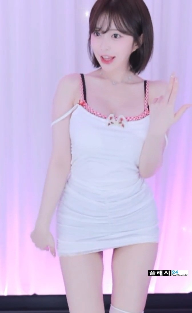 ㅇㅎ)위치 좋은 김빵귤 러블리한 화이트 원피스-5