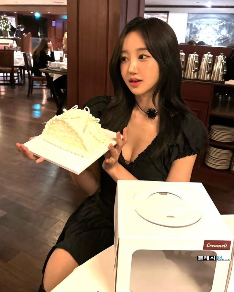 치어리더 오서율 깊게파인 수영복-2
