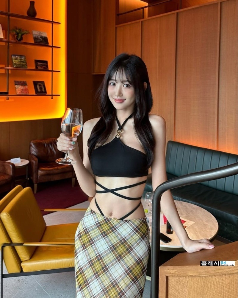치어리더 오서율 깊게파인 수영복-3