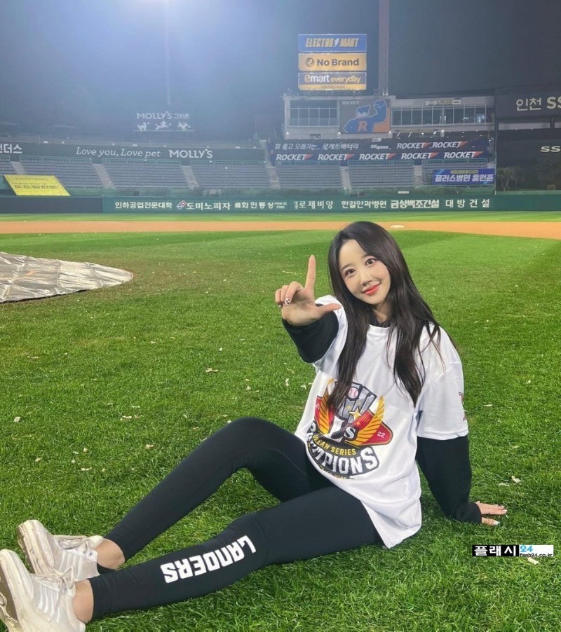 치어리더 오서율 깊게파인 수영복-4