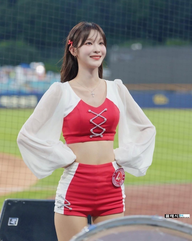 유보영 치어리더 눈 웃음 장난없네-5