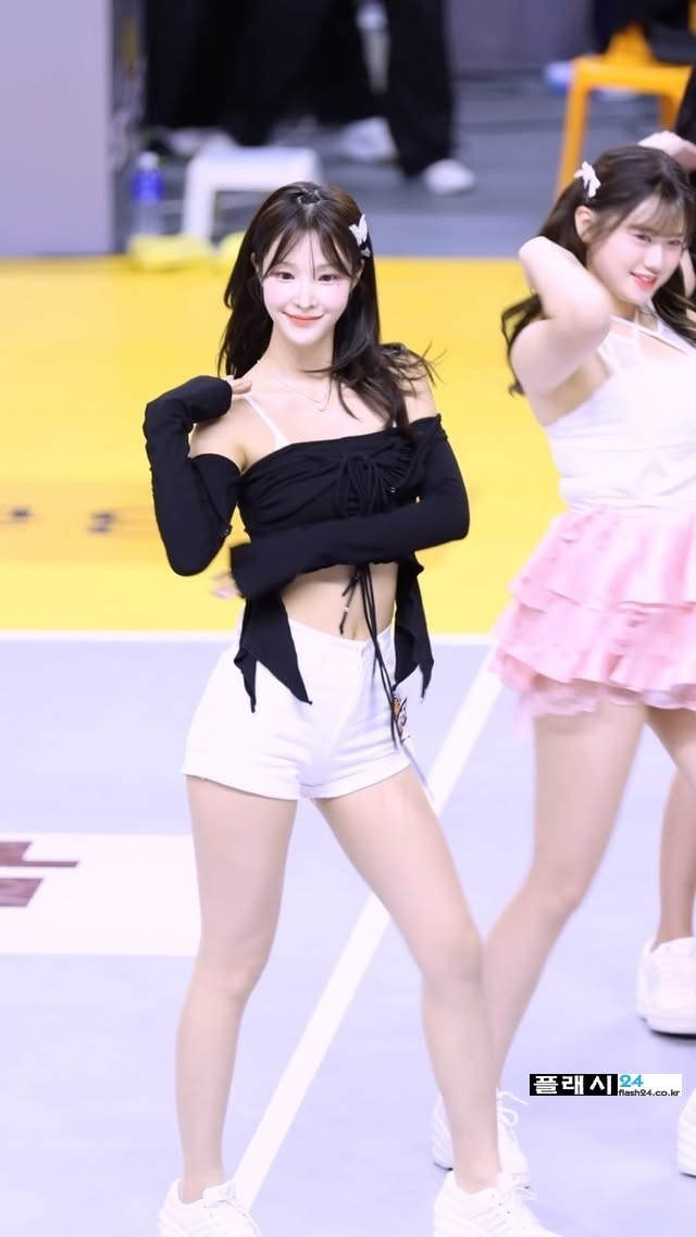 유보영 치어리더 눈 웃음 장난없네-11
