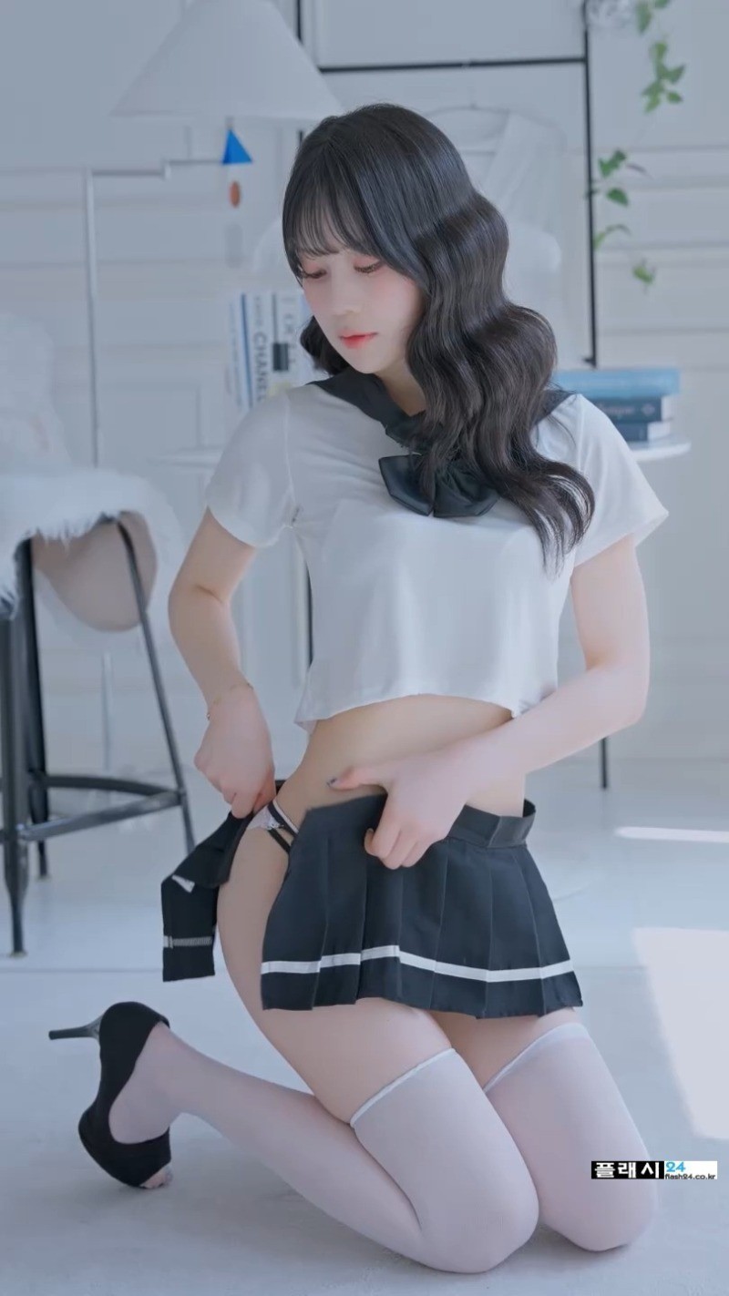 모델 희솔 크롭 세라복-3
