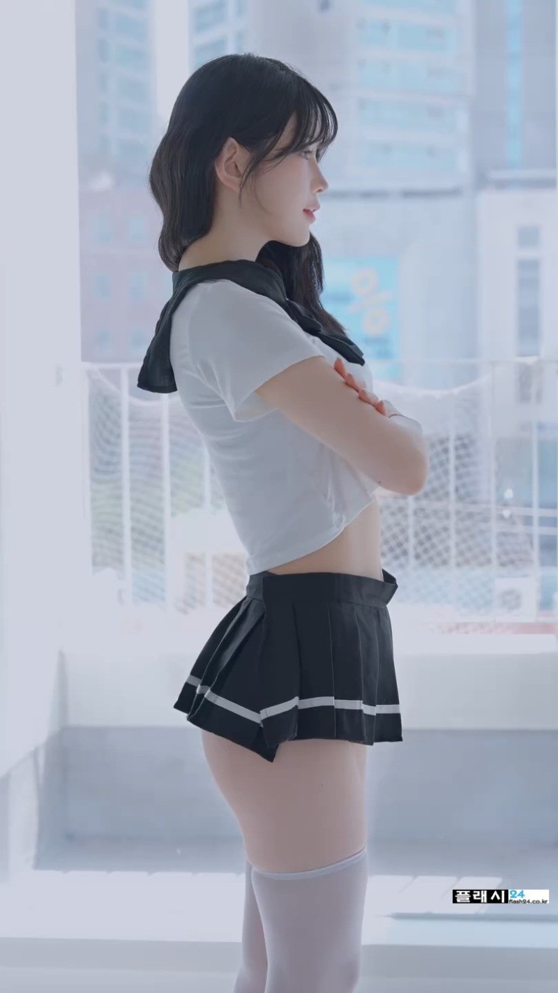 모델 희솔 크롭 세라복-4
