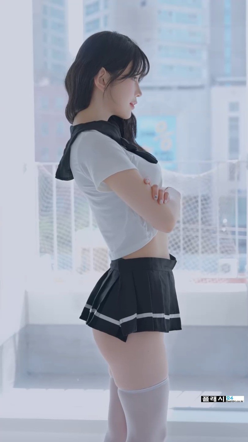 모델 희솔 크롭 세라복-5