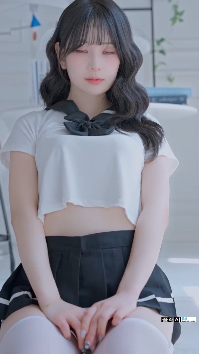모델 희솔 크롭 세라복-6