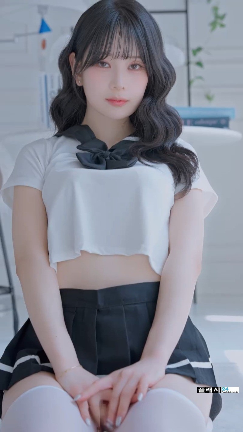 모델 희솔 크롭 세라복-9