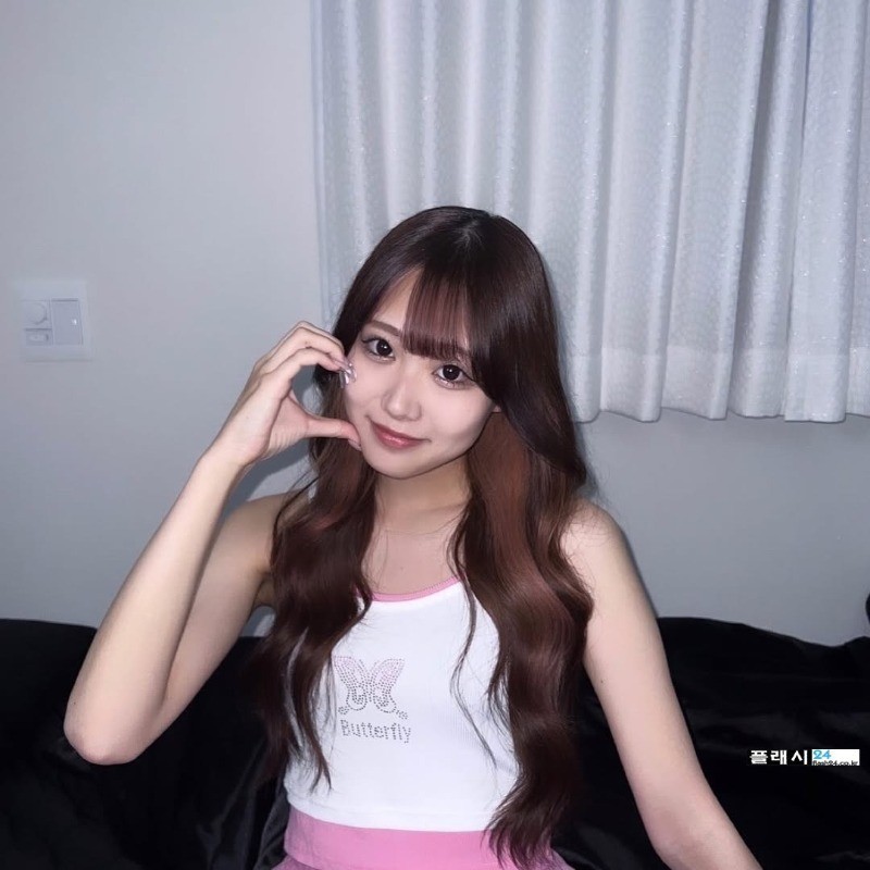 드디어 데뷔한 아나운서 출신 배우 와카 나츠키