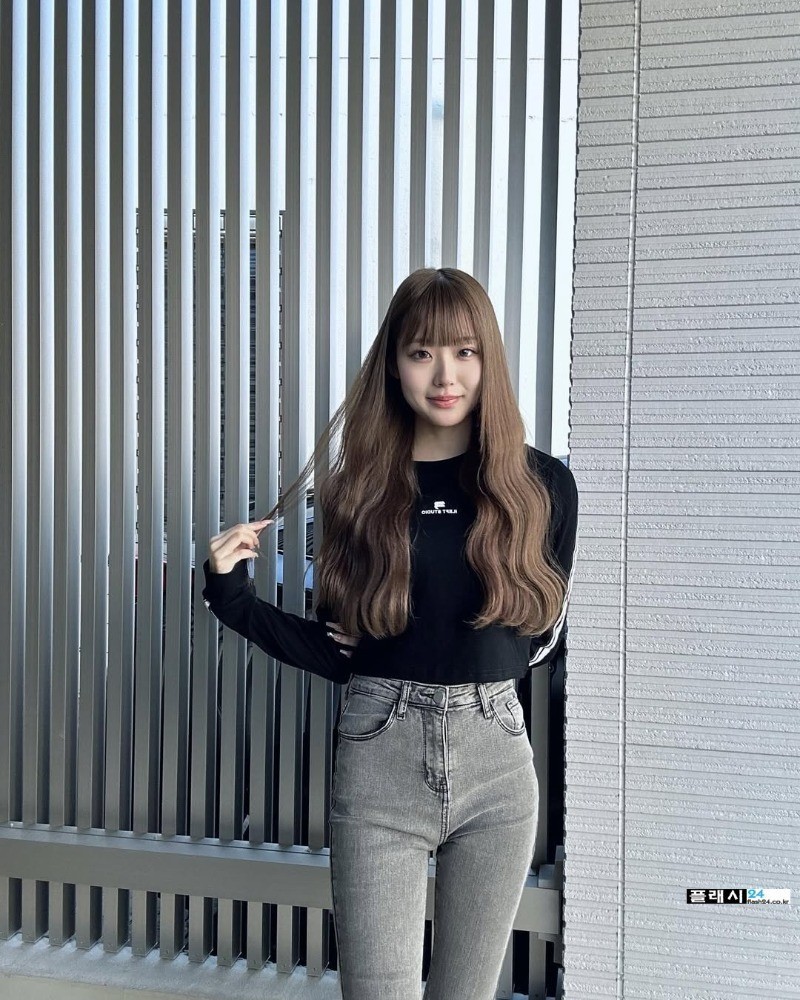 드디어 데뷔한 아나운서 출신 배우 와카 나츠키-5