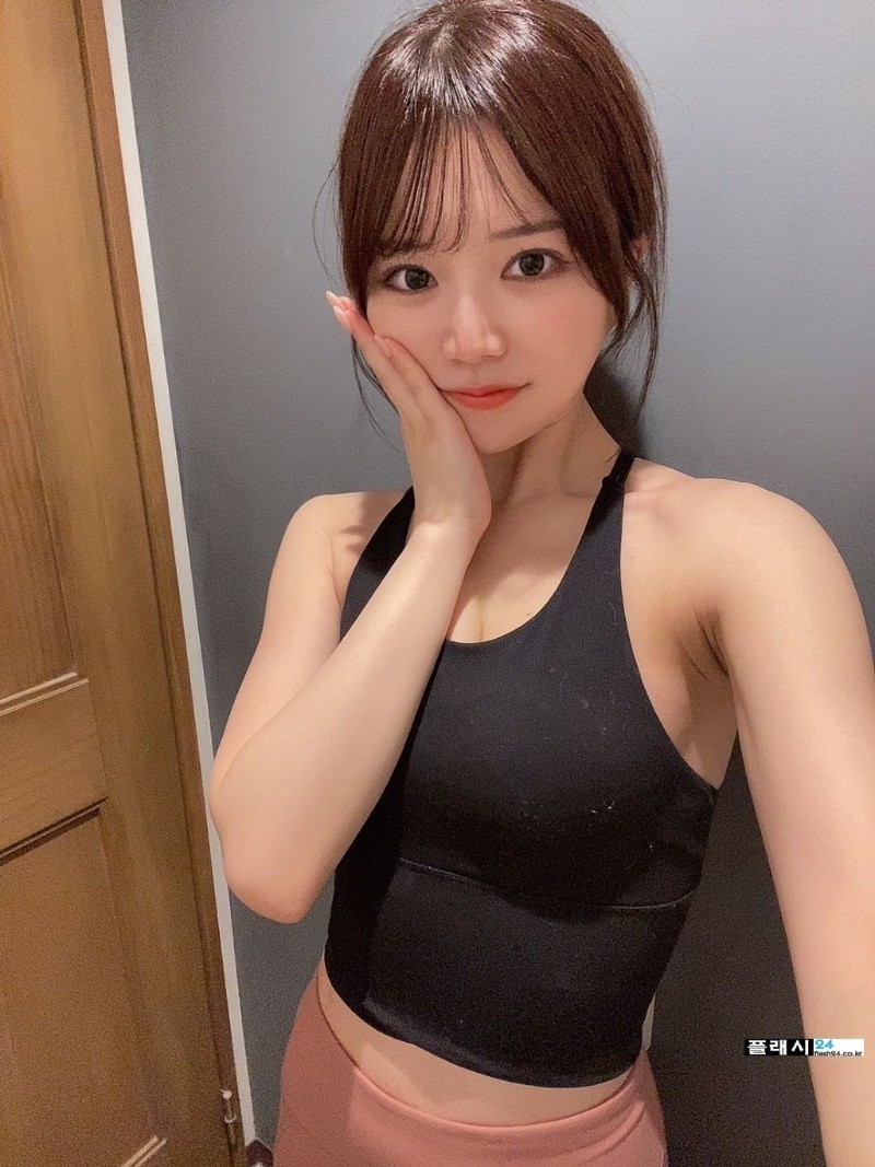 드디어 데뷔한 아나운서 출신 배우 와카 나츠키-13