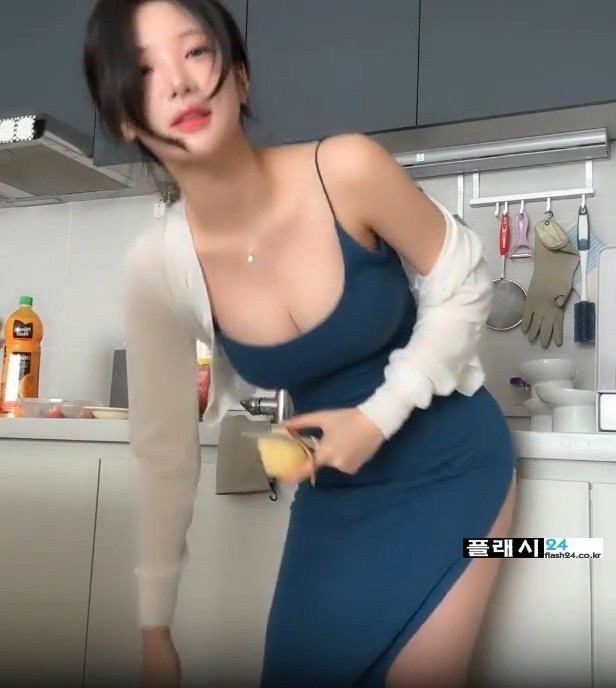 사과 잘깍는 새댁-4