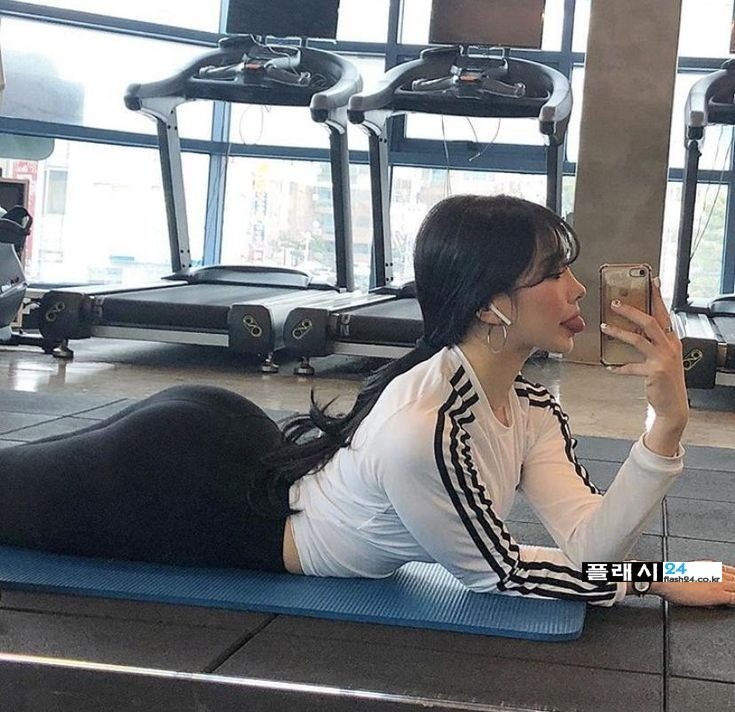꼭 필요한 헬스장 인증녀들-5