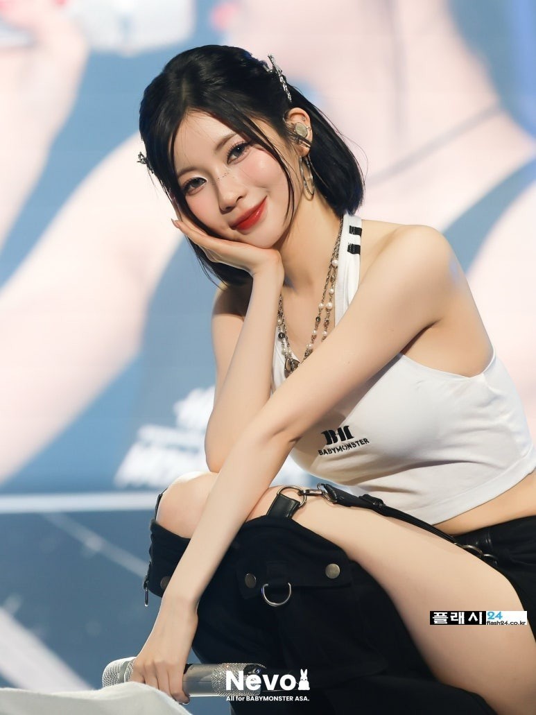 베이비몬스터 아사의 나시티 팬서비스-8