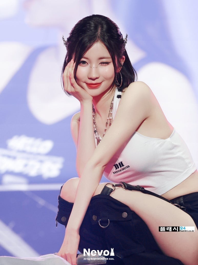 베이비몬스터 아사의 나시티 팬서비스-10